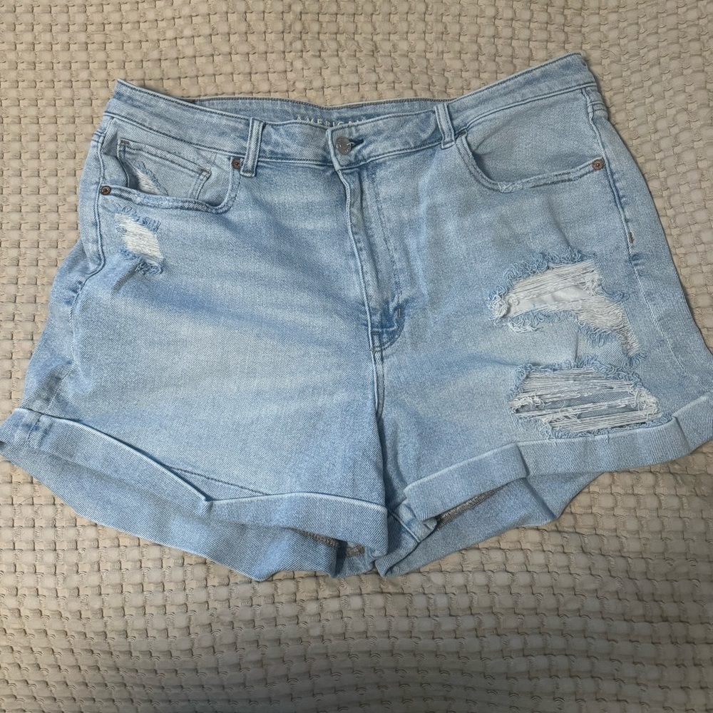 American Eagle Light Wash Size 18 Jean Shorts